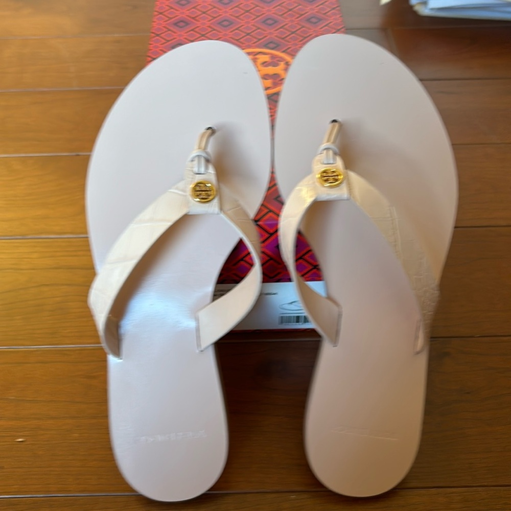 NWT and box Tory Burch manon thing sandal in sea shell pink size 7
